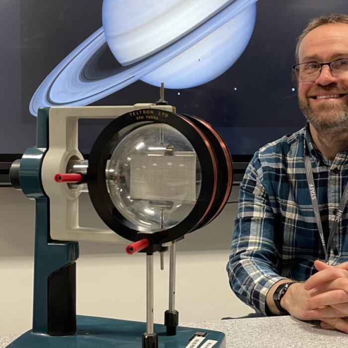 HNC PHYSICS TEACHER WINS AWARD FROM ASTRONOMICAL SOCIETY FOR CUTTING EDGE SCIENTIFIC RESEARCH